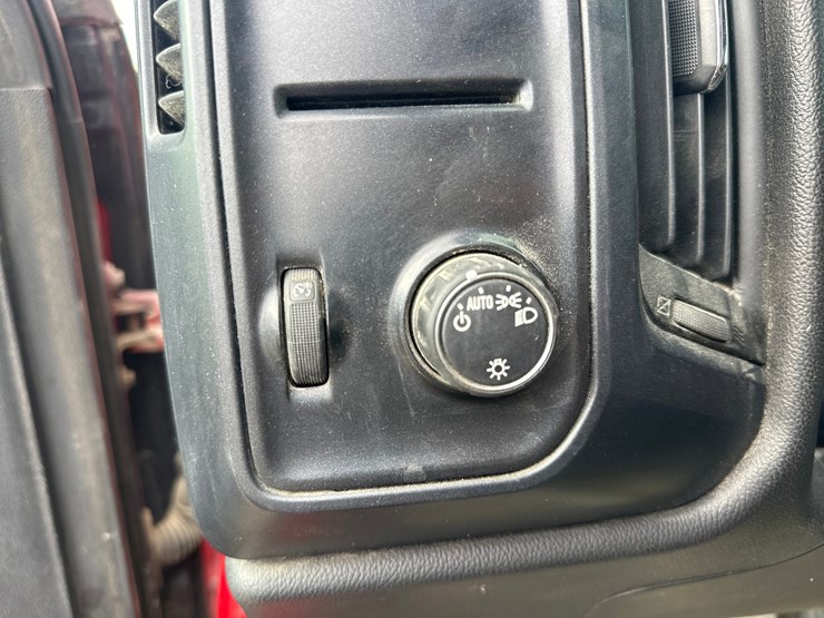 2015-chevrolet-silverado-2500hd-image-32
