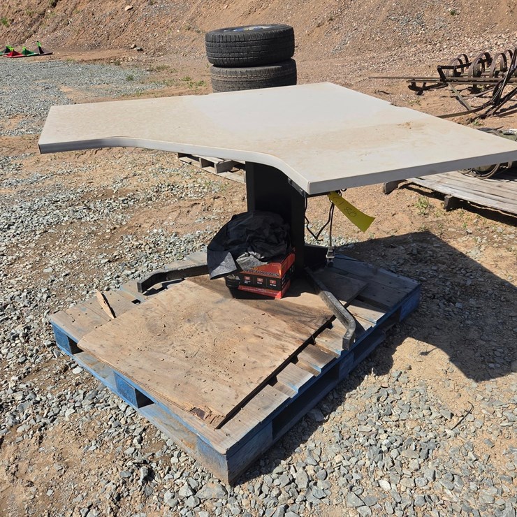 #6180 • Rolling Work Table