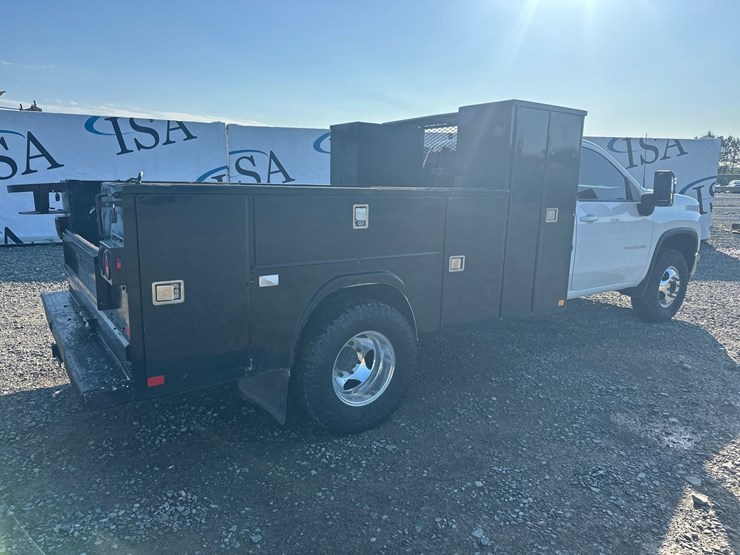 2020-chevrolet-3500-image-5