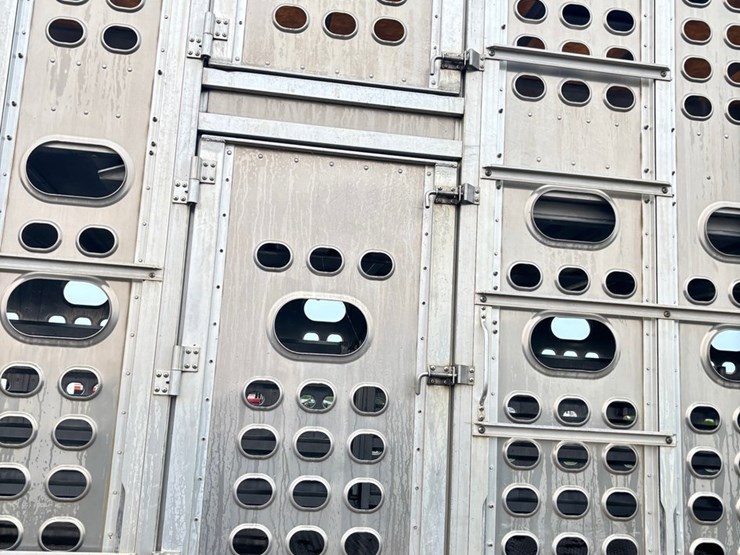 2017-eby-livestock-trailer-image-30