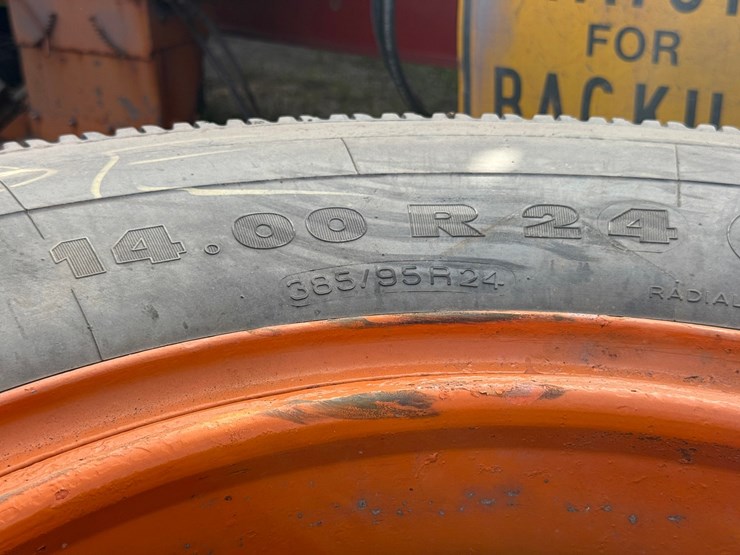 #1331-•-michelin-tires-with-rims-image-9
