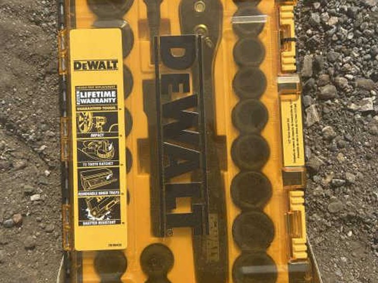 #106-•-dewalt-23-pc-1/2"-drive-impact-set-image-2