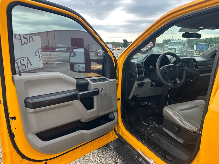 2019-ford-f550-image-30
