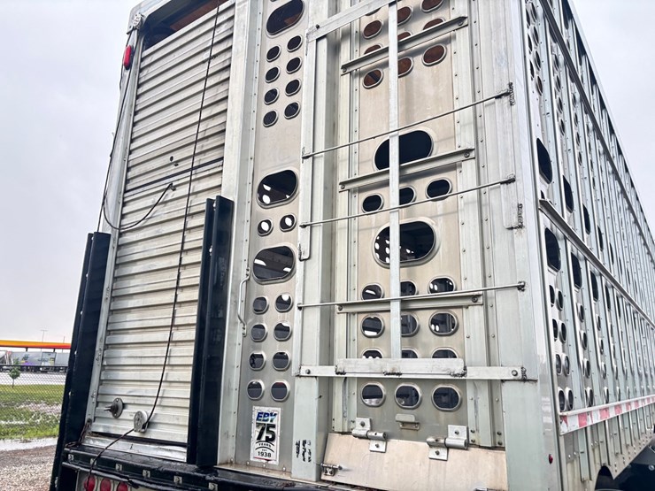 2017-eby-livestock-trailer-image-53