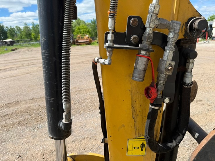 caterpillar-305.5e2-image-16