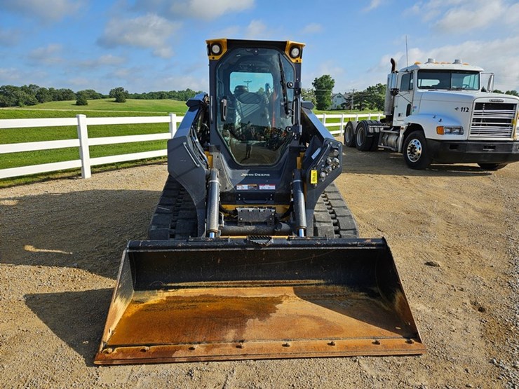john-deere-335-image-8