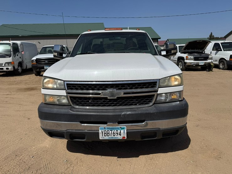 2006-chevrolet-3500hd-image-8