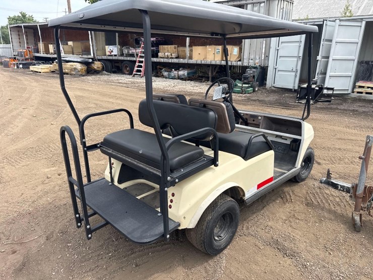 club-car-4-seat-gas-golfcart-image-6
