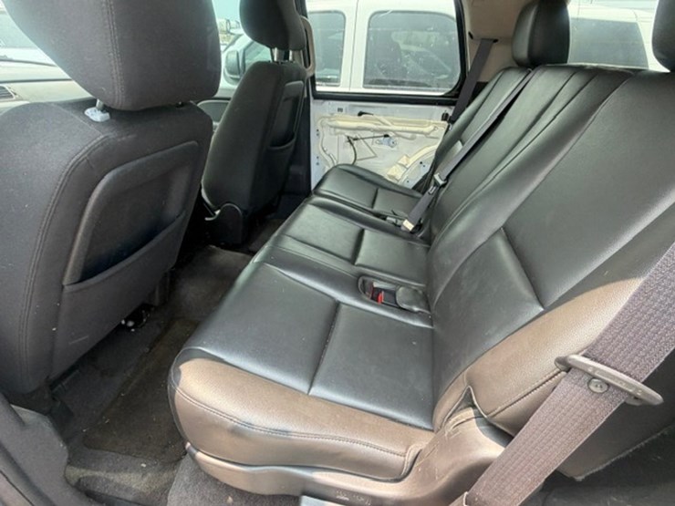 2011-chevrolet-tahoe-image-12