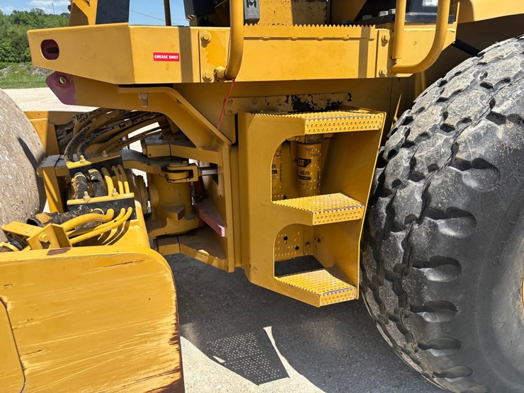 caterpillar-cs-563e-image-8