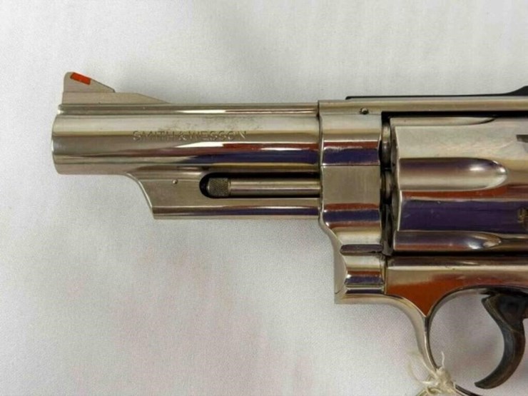 smith-&-wesson-revolver-image-2