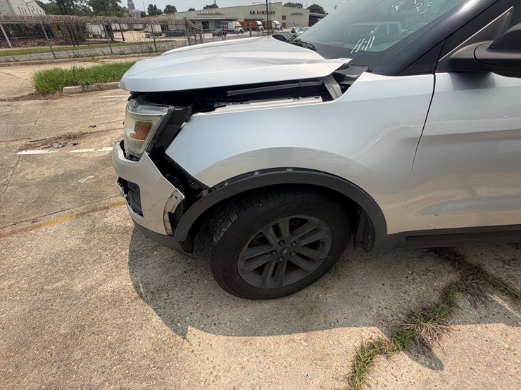 2017-ford-explorer-image-7