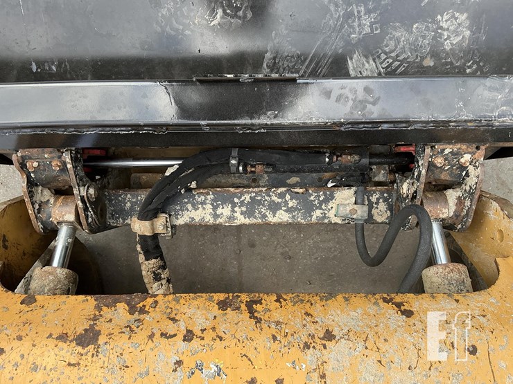 2019-caterpillar-279d-image-12