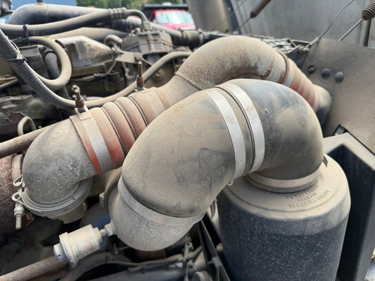 #1361-•-1995-freightliner-fuel-truck-image-29