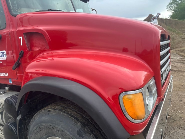 2004-mack-granite-cv713-image-16