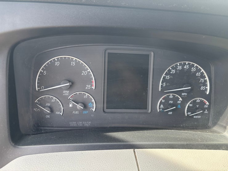 2022-freightliner-cascadia-126-image-59