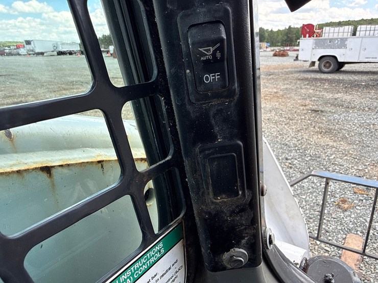 2020-bobcat-t740-image-39