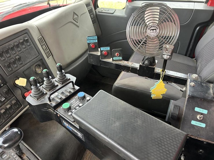 #1451-•-2013-international-workstar-tri-axle-dump-truck-image-50
