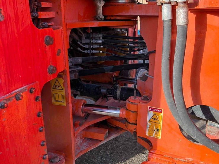 2018-hitachi-zw310-6-image-5