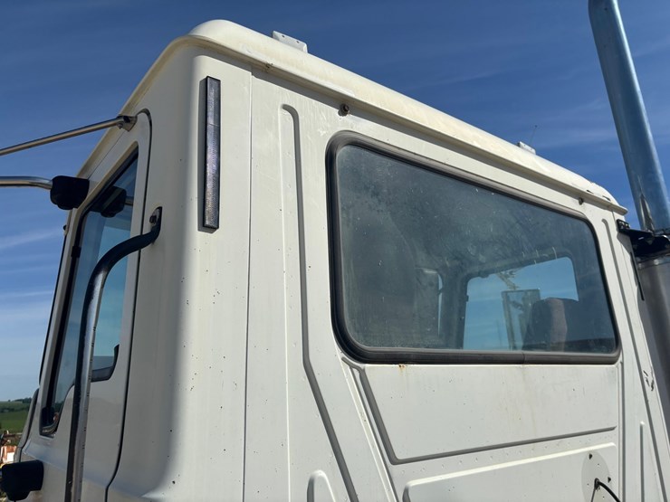 #2160-•-2000-mack-cxn-613-vision-cab-chassis-image-15