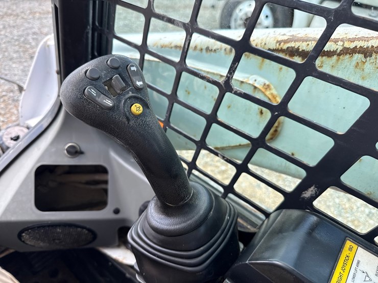 2020-bobcat-t740-image-44