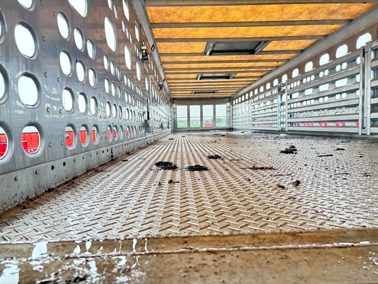 2017-eby-livestock-trailer-image-38