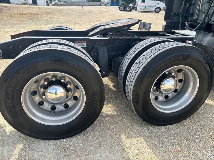 #2164-•-2022-freightliner-cascadia-pt126slp-sleeper-cab-truck-tractor-image-123