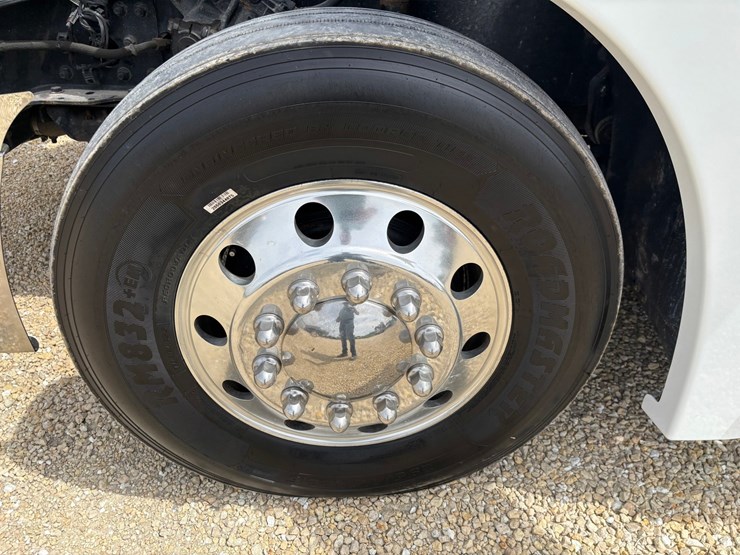 2020-western-star-5700xe-image-101
