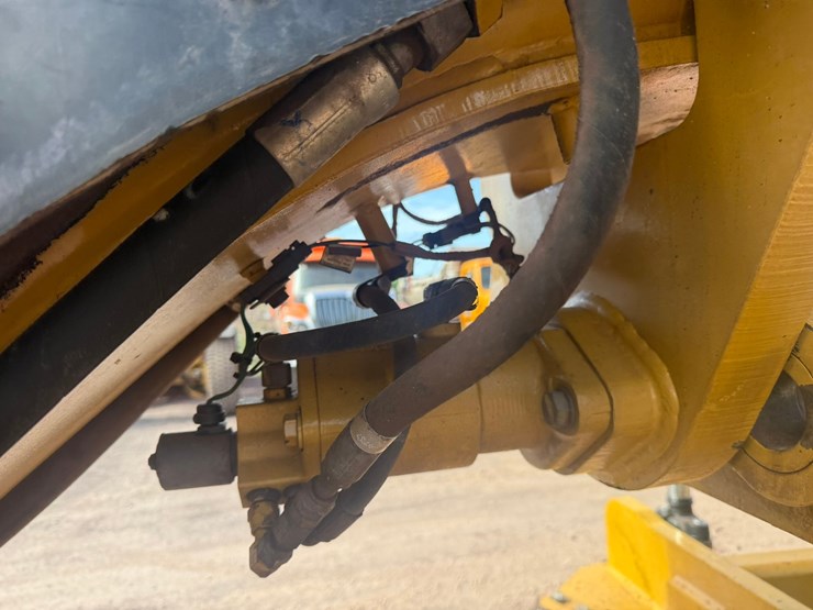caterpillar-160m-image-159