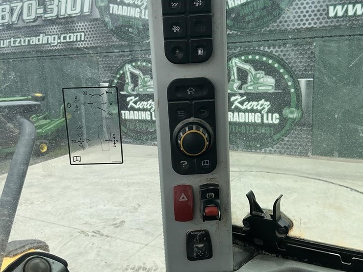 2018-jcb-427-image-14