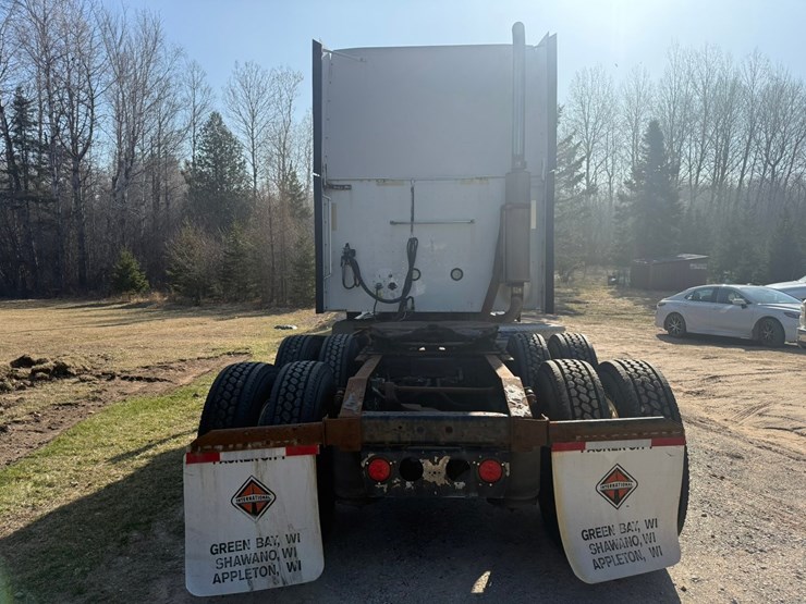 #1401-•-2005-international-9400i-6x4-sleeper-cab-truck-tractor-image-4