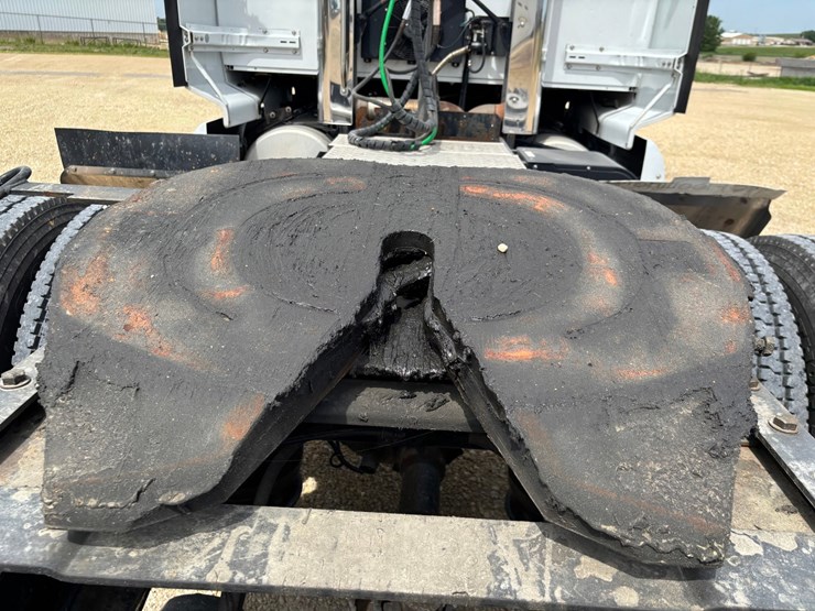 2020-western-star-5700xe-image-97