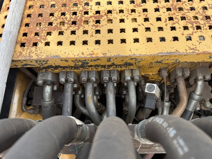 caterpillar-m318-image-86