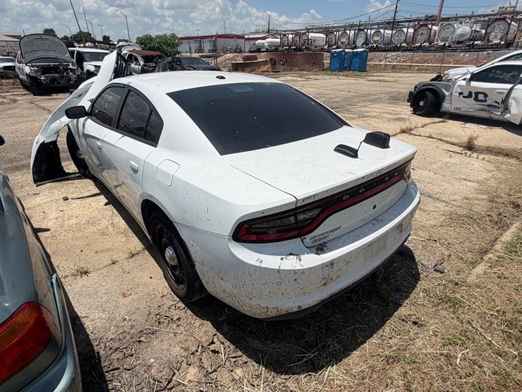 #76-•-2018-dodge-charger-image-4