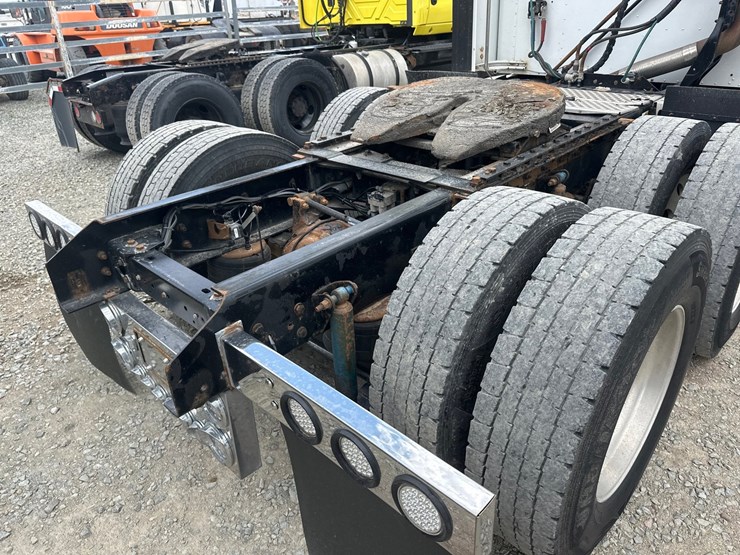 2014-kenworth-t660-image-19