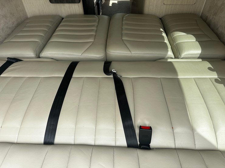 #2492-•-2014-mercedes-benz-airstream-motorhome-image-29