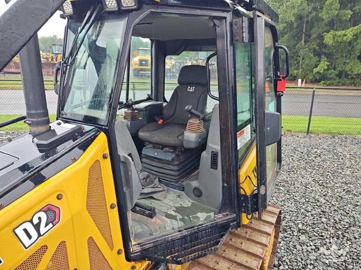 2020-caterpillar-d2-image-11