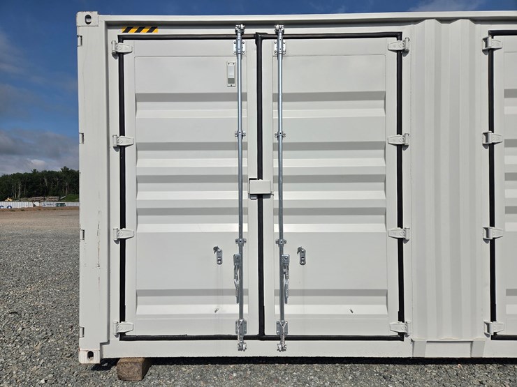 #5065-•-40'-(5)-door-shipping-container-image-9