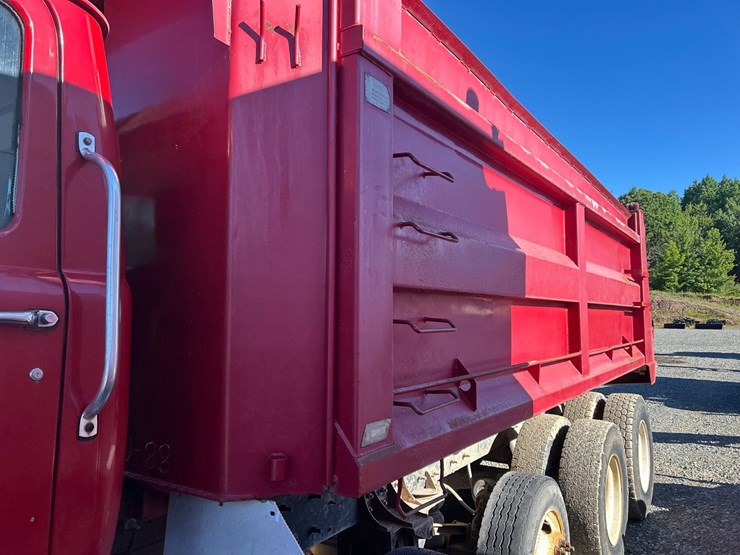 2001-mack-rd688s-image-13