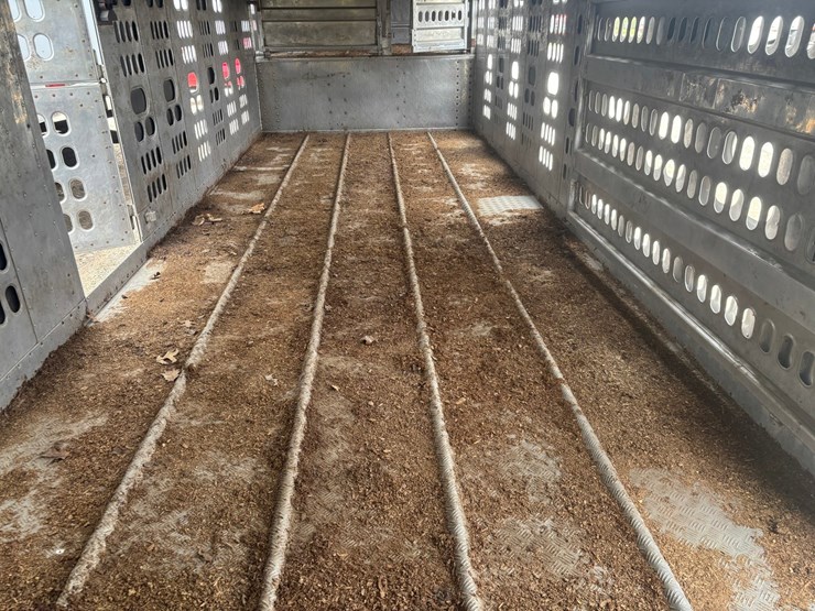 #2150-•-2017-barrett-53'-cattle-semi-trailer-image-54