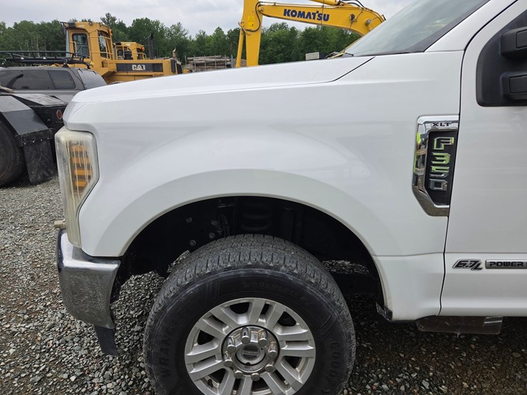 2019-ford-f350-xlt-image-18