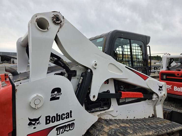 2020-bobcat-t740-image-20