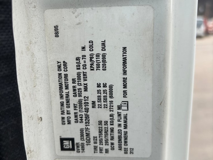 2005-gmc-t7500-image-114