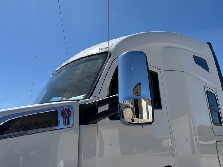 2018-kenworth-t680-image-12