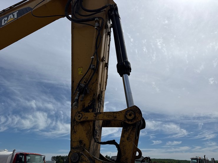 2017-caterpillar-336fl-image-19