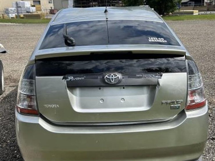 #5-•-2005-toyota-prius-image-7