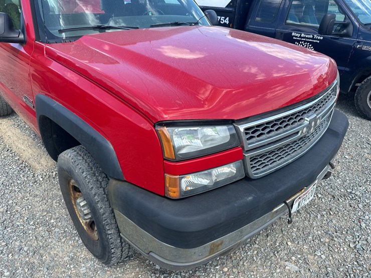 2005-chevrolet-3500-image-9