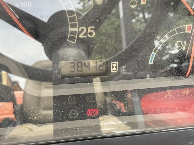 2011-case-ih-farmall-95-image-14
