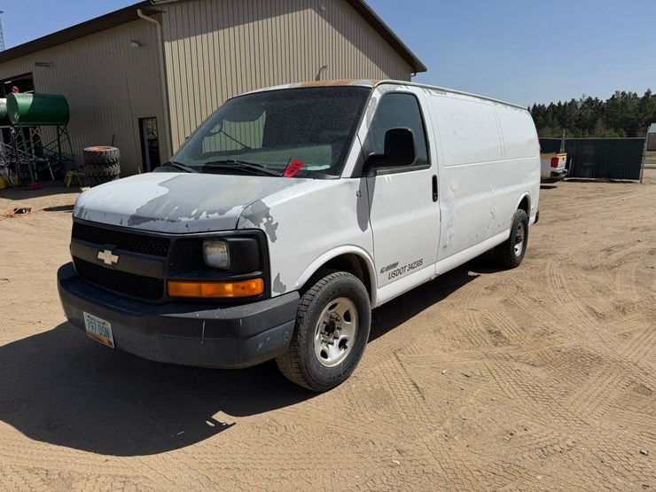 2004-chevrolet-3500-image-1