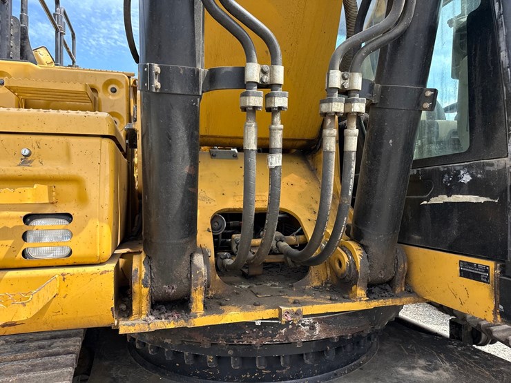 2017-caterpillar-336fl-image-22